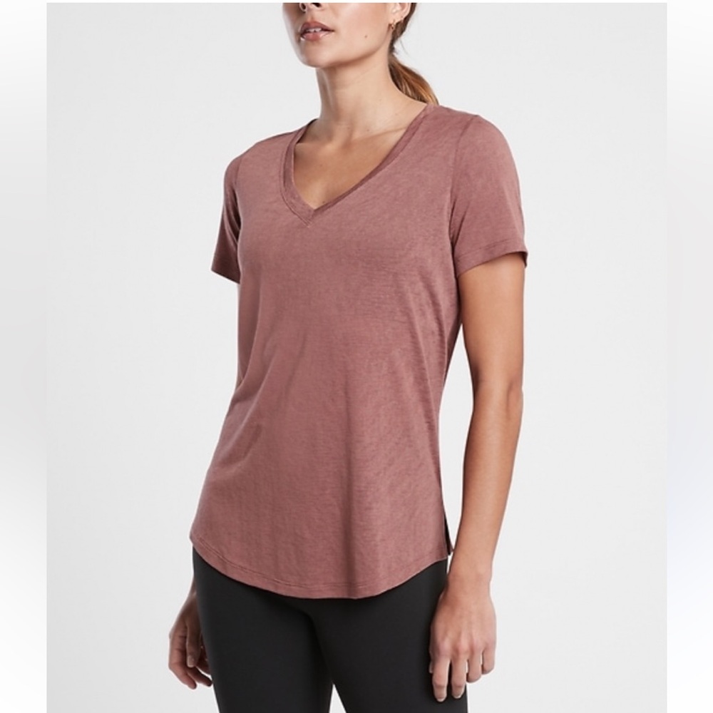 Athleta Breezy Scoop Short Sleeve V-Neck Knit Tee in Hearth Rose Size Medium - Picture 2 of 8